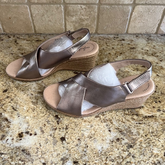 CLARK'S Ultimate Comfort Metallic Wedge Sandal sz 9 NEVER WORN Pewter Leather - Picture 3 of 14